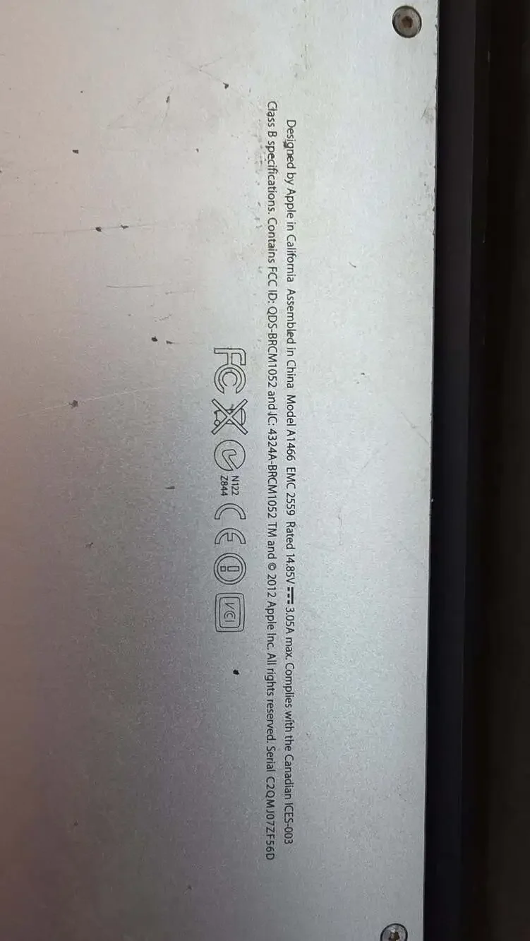 Apple MacBook Air 13-inch Model A1466 (Mid-2012) 1.8GHz Core i5 Silver